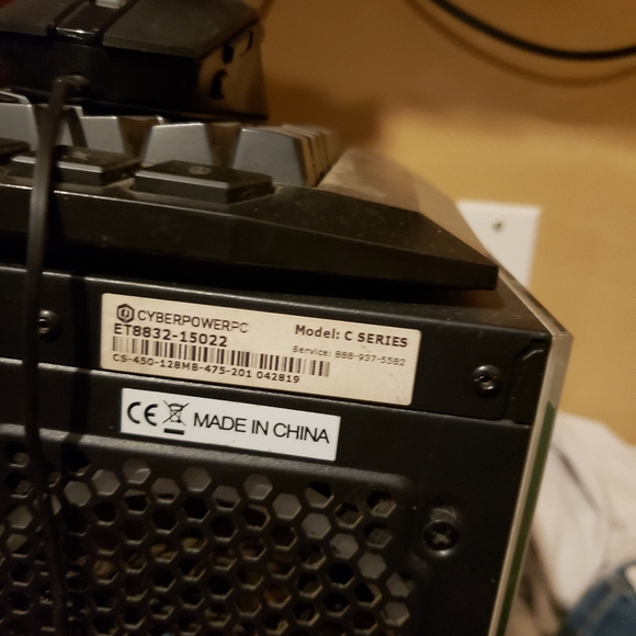 Cyberpower pc keyboard and mouse. Apc power bank speakers and asus monitor - Picture 2 of 2
